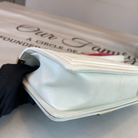 CHANEL Leather Medium Cube Boy Bag Shoulder Bag - Picture 5 of 15